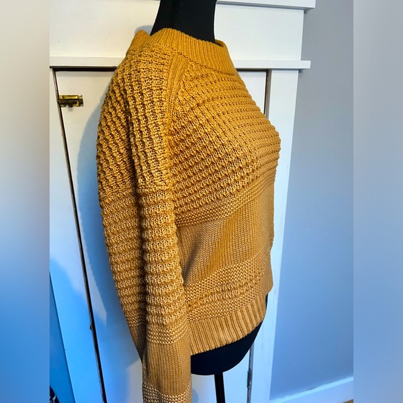 Knit crop sweater Size M Universal Thread - Picture 5 of 6